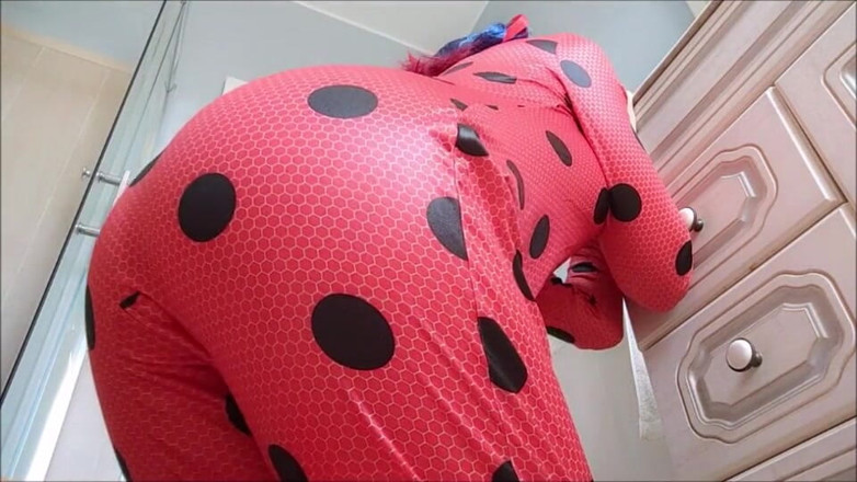 savannahamatoriale: hands up for lady bug!