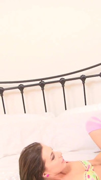 Pár nezbedných zrzavých krásek Isabella Rocks a Kyra Mendez se rád líbá nahý