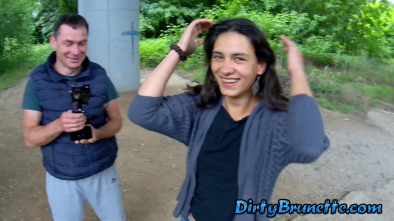 Dirty Brunette: Slutty wife suck two cocks under a bridge in a...