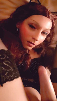 Martelando minha buceta duro com meu brinquedo, em seguida, cubra meu rosto em porra