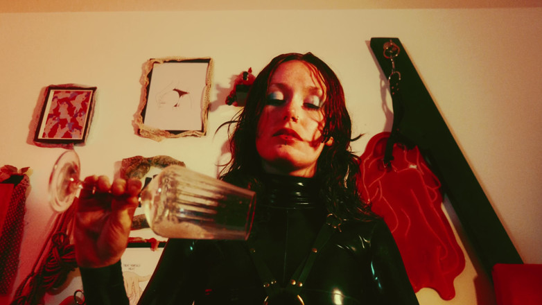 Goddess Transcendence: Göttliche Hingabe: latex-anbetung, Spucke, Gas - und Toilettentraining pOV