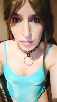 Crossdrrsser gesicht mit sperma