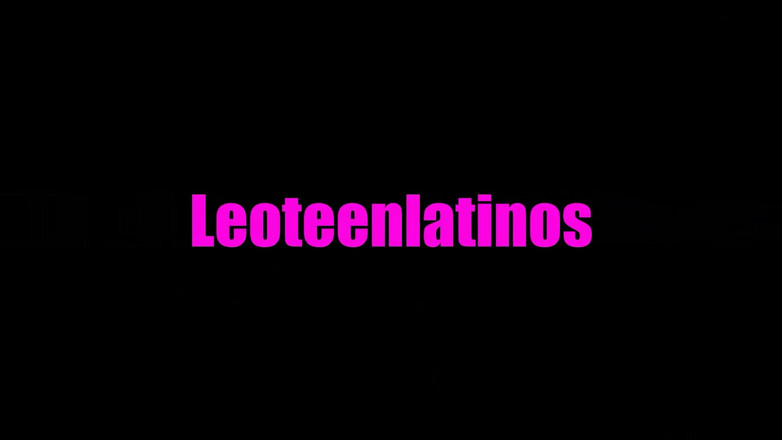 LeoTeenLatinos: जब उसकी प्रेमिका घर पर नहीं थी, तो हमने उसके बिस्तर में समलैंगिक सेक्स किया