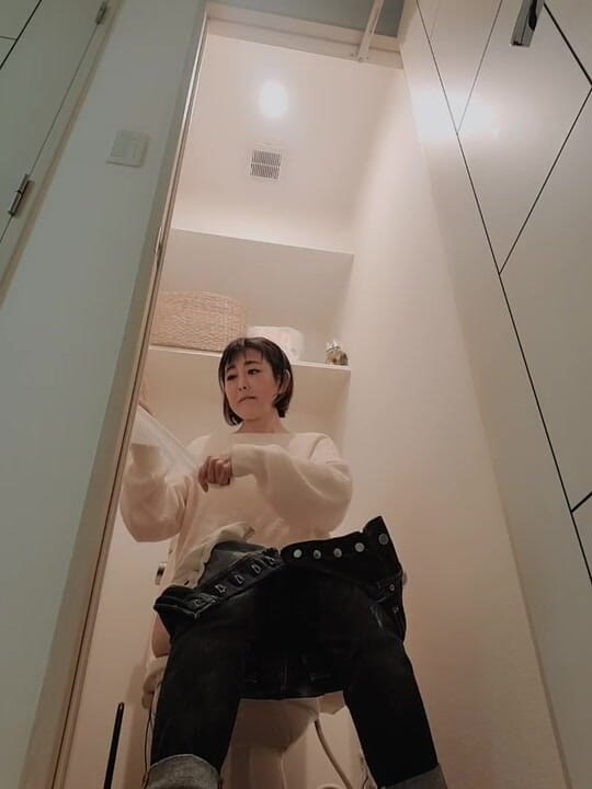 Mayumi Kanzaki: Situația zilnică a femeii mature la toaletă