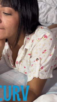 La trovo a masturbarsi e le ho messo il mio cazzo in bocca