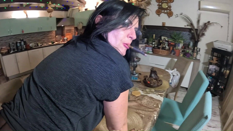 MilfyCalla: 喫煙、マスターベーション、パンティストッキングとシャツでのトリプルフェイシャル - ハードコアフェティッシュプレイ