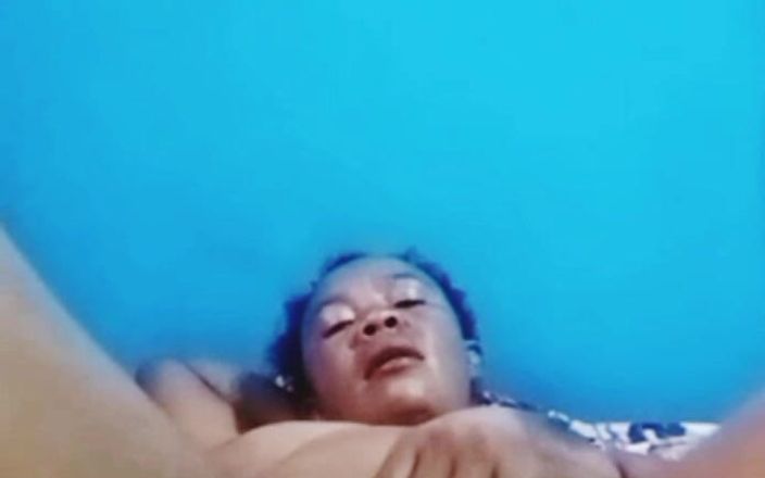 Sugarmama video call mutual masturbation: Mama lagi asik mainin memeknya di panggilan video, ep6