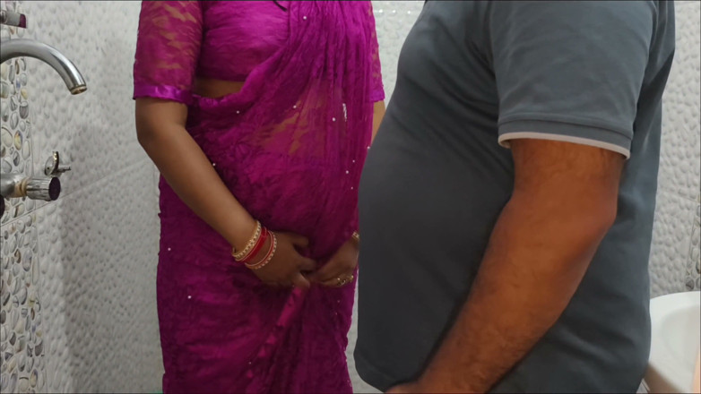 BadMash_Bhabhi: Indian Get Fucked in Her Tight Pussy by Old During...