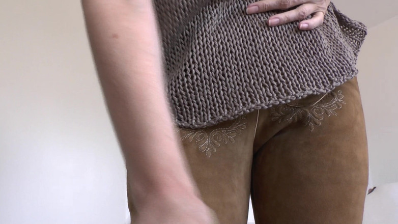 Lady Victoria Valente: Lederhosen บาวาเรีย: ดมตูดและน้ําแตกบนตูดฉัน! Lady Victoria Valente