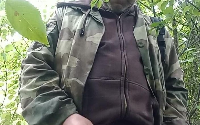 rastyo75: Masturbándose en la naturaleza