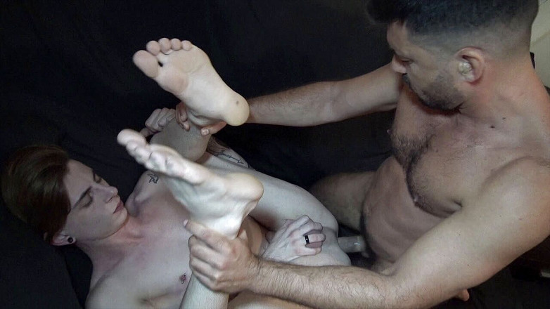 SEX WITH STRAIGHT BOY CURIOUS: 性感的法国 twink 被爸爸生性交