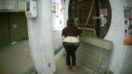 Mayumi Kanzaki: MILF in ultra low rise jeans outdoors..