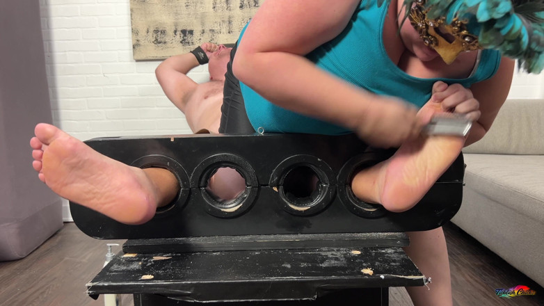 Ticklish Chicks: Cassie Page får Matt tillbaka