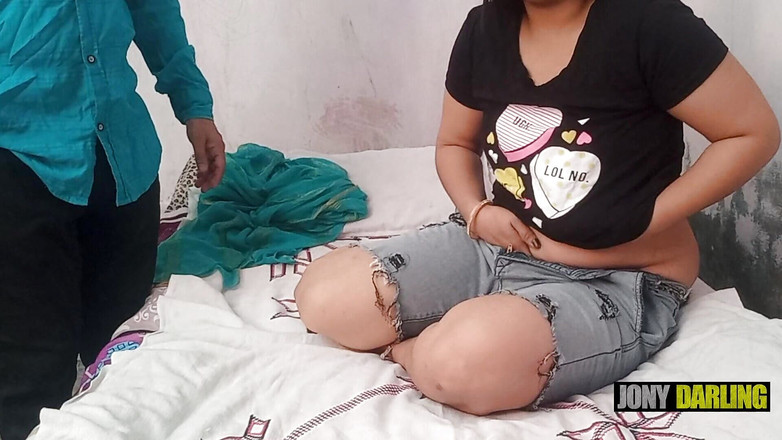 Jony Darling: Une belle-fille et son beau-père seuls à la maison