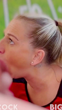 Quinn waters, blondine mit dickem arsch, dicke titten, MILF, heiß, schwanz lutschen und doggystyle gefickt