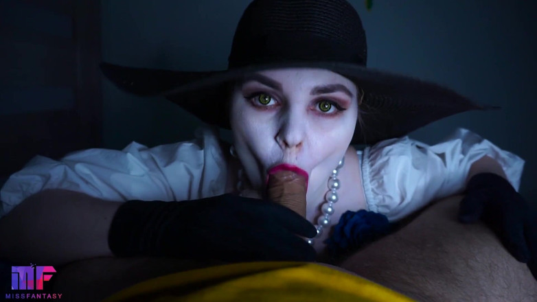 Miss Fantasy: 레이디 디미트레스쿠가 당신을 따먹을거야. 코스 프레. 레지던트 이블 마을.