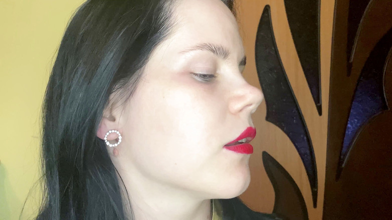 Anna Sky: 자지를 빨아주는 거대한 엉덩이의 거유녀