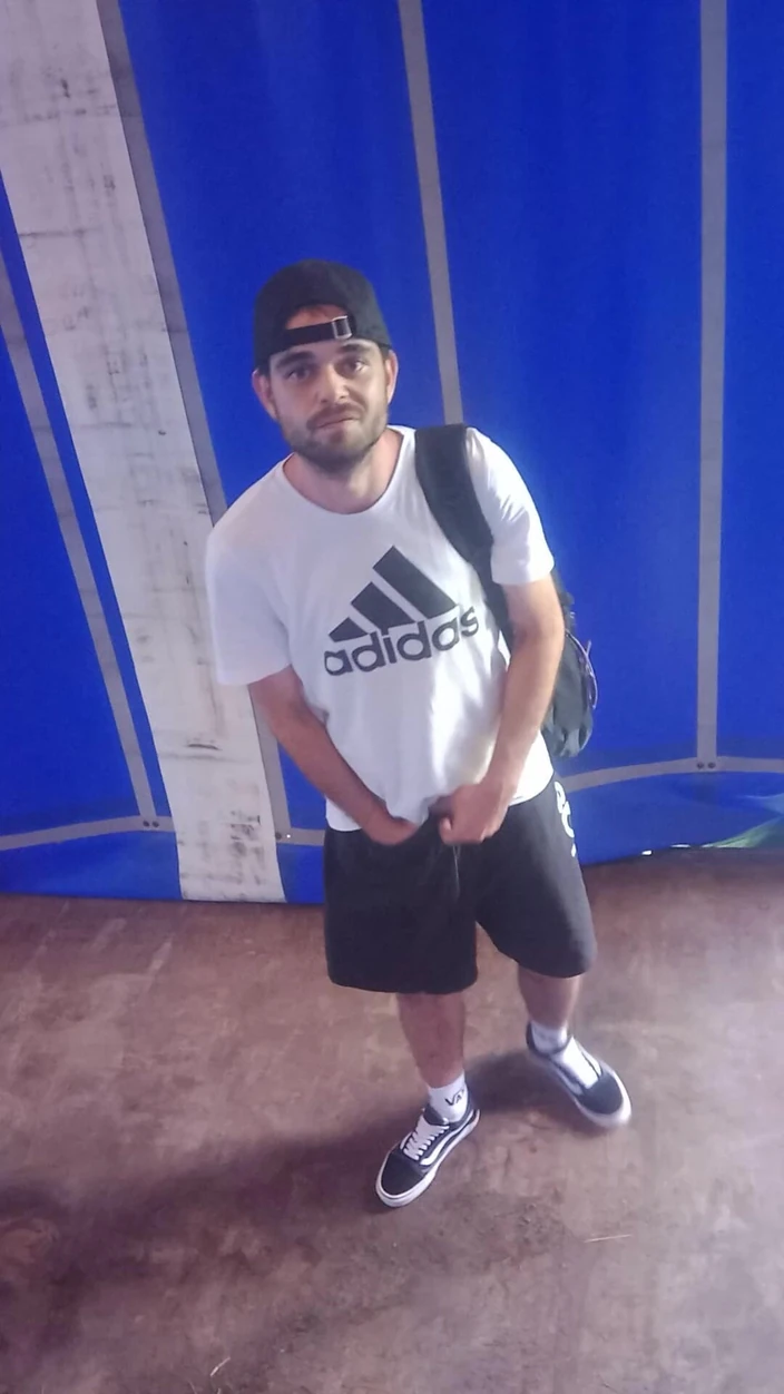 jerkofflover: Filmando juguetona en un camión