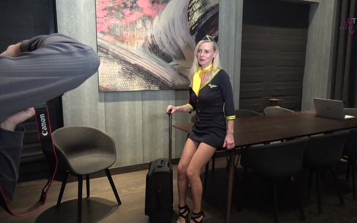 Dirty Tina: Aeromoças dão bons boquetes