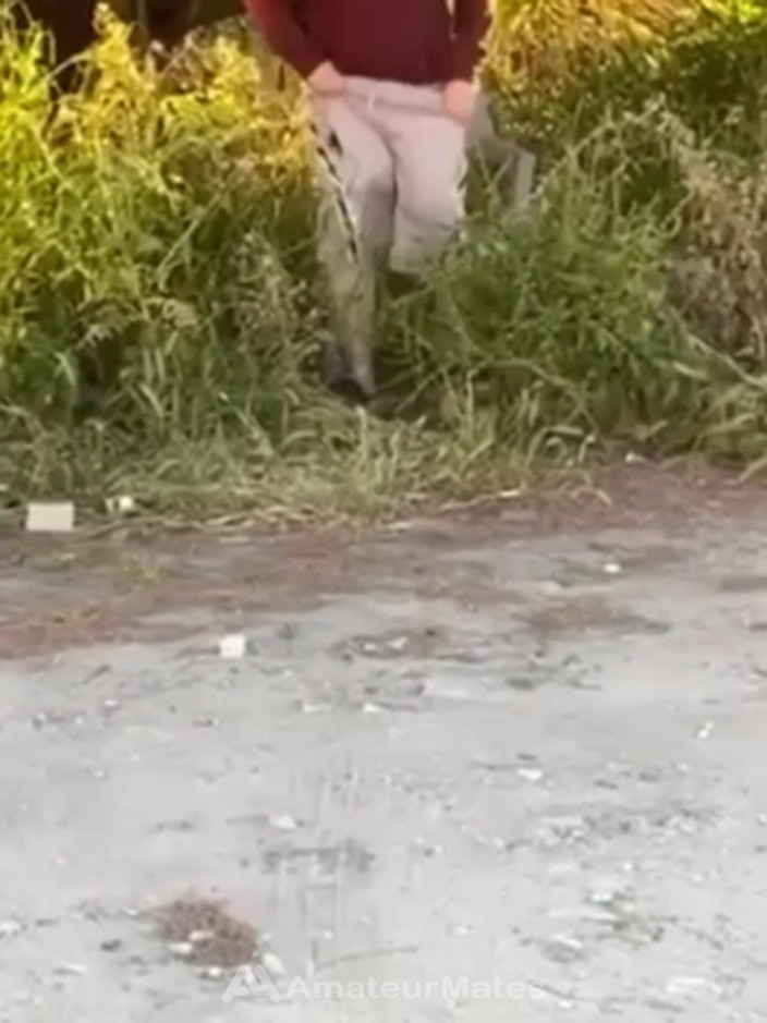 AmateurMates: Selbstgedrehte Zusammenstellung Von Amateur-jungs, Die Ihren Schwanz Auf Der Straße...