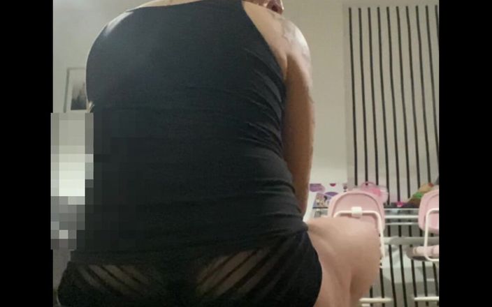 Panfil corina: Pârțuri stând pe pernă