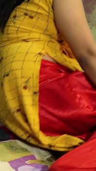 Sevimli Hintli güzel üvey kız kardeşin büyük yaraklı seksi