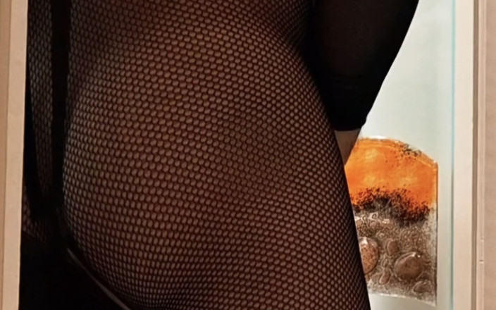covo_sissy_cross: Una notte in hotel è stata sufficiente per farmi male.