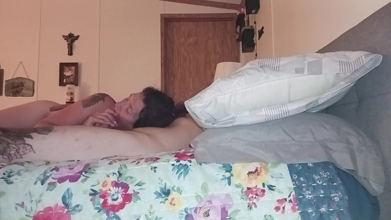 Satin Lady: 缎面女士被堵嘴并被jrocks鸡巴塞满