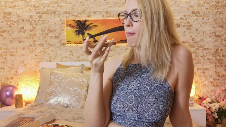 Erotic Tanya: Chcę widzieć, jak głodujesz!