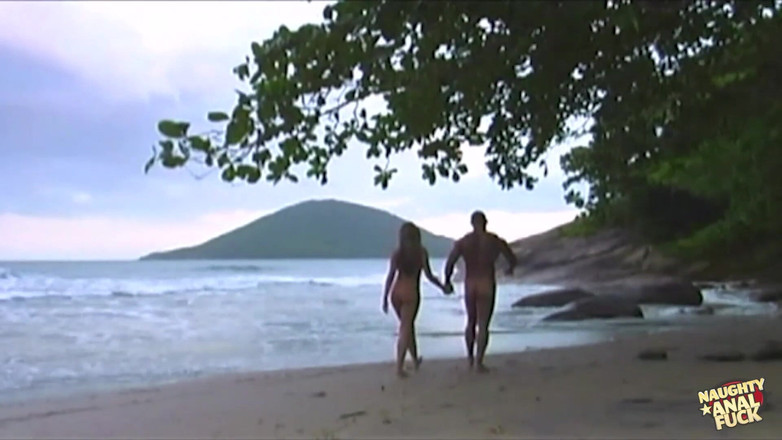 Naughty anal fuck: En het retro scen med en blondin i en bikini...