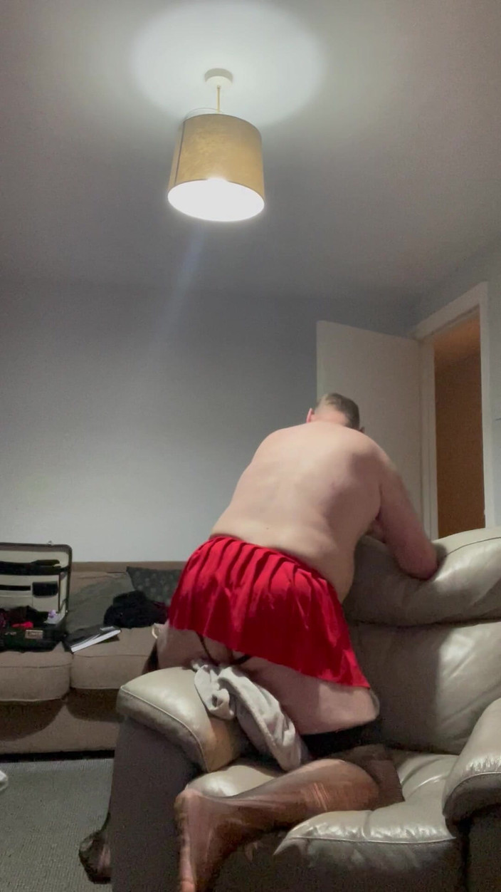 Julian sharp: Julian Love El este majoreta fustă