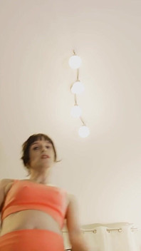 트란니 돔 예배! 그녀의 양말과 정액을 얼굴에 대고 키스해! POV JOI 독일 독일 독일