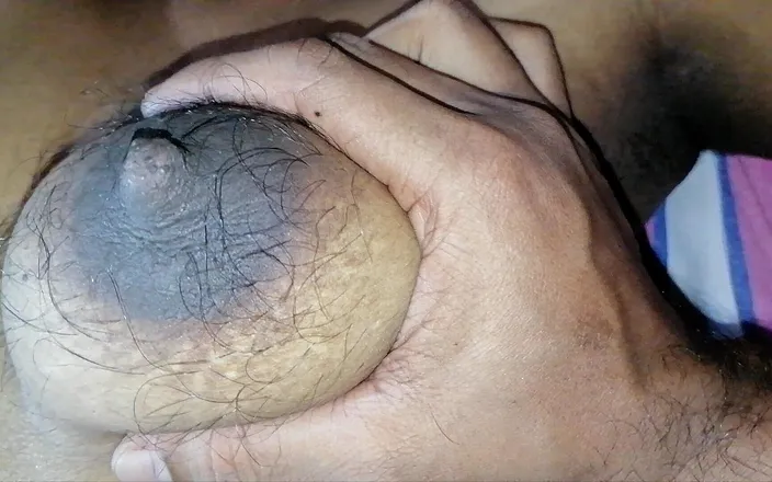 Sweety In Bed: Mokrá těsná kundička desi manželka likviduje své ochlupení