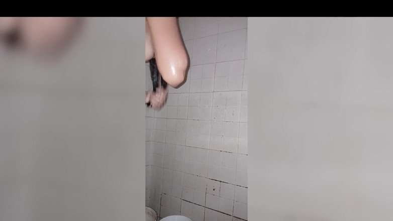 HomemadeTeenhot18: Video van tieners 18+ in de badkamer