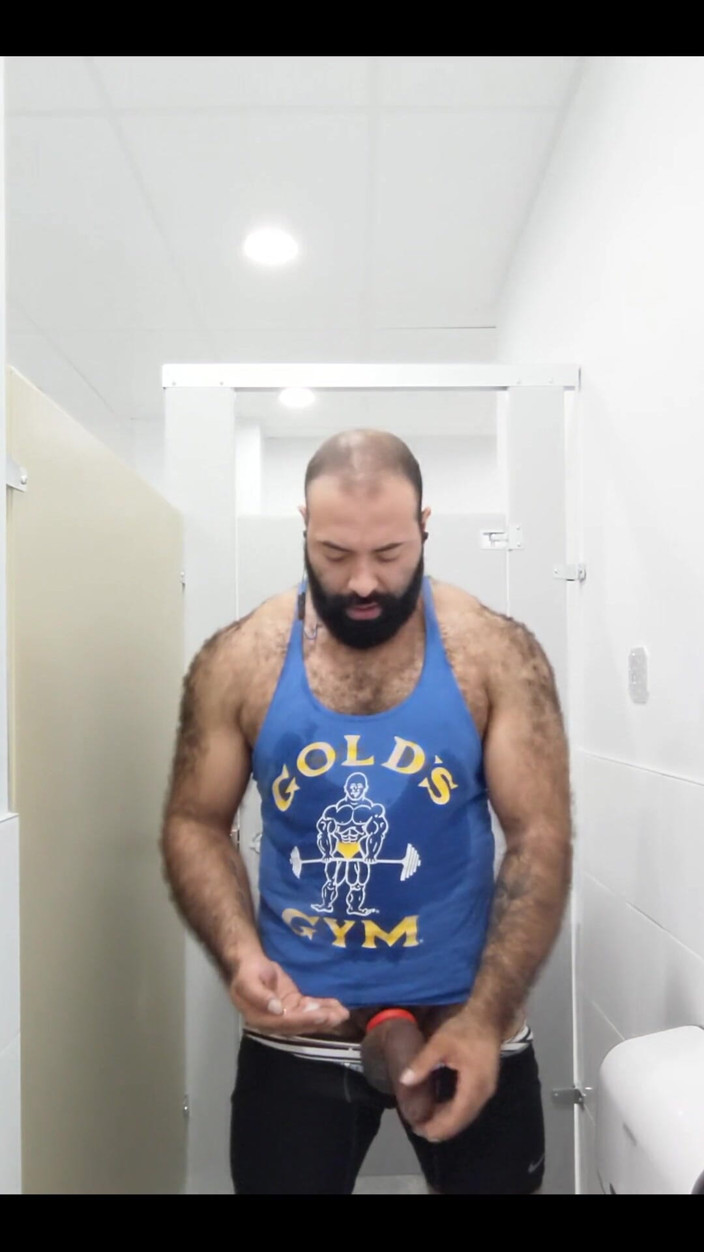 Lobo: Ein befriedigender wichs nach dem training. Ich beschloss, meine ladung...