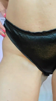 Jess Ryan, femme mariée sexy réelle, modèle une culotte en satin