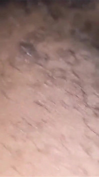 Ohřívá se tak jemně, dokud její mokrá kundička pořád kape