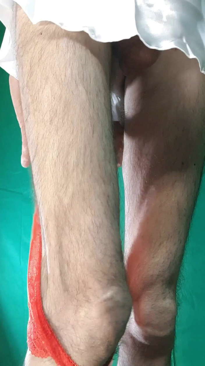 HeIsSooThin: 睡衣和红色蕾丝内裤