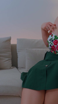 Zarif orta yaşlı seksi kadının sırrı: vibratör uğultu ve öfkeli parmaklama patlayıcı zevk aşırı yüklemeye eşit