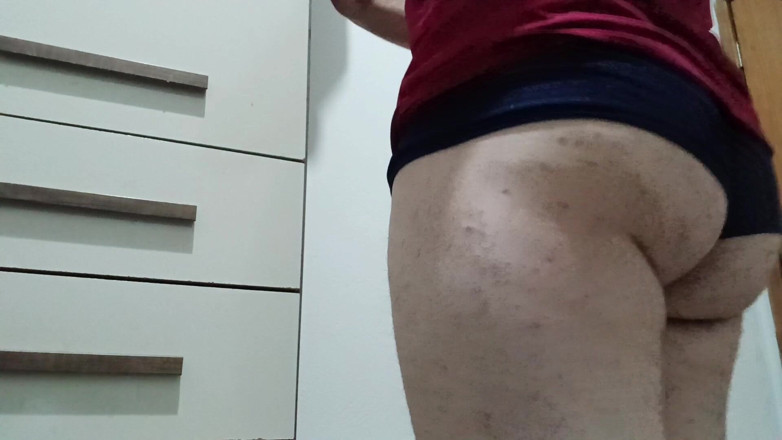 amateurbrazilian: Ukazuji ti můj velký zadek, takže můžeš masturbovat