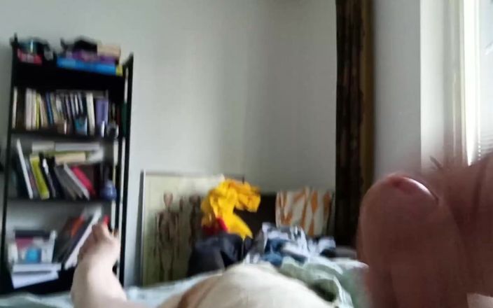 Big Pisser: Schizzo un carico veloce dal mio cazzo caldo.