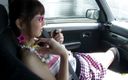 Pure Japanese adult video ( JAV): Japanse tiener speelt met speelgoed in de auto en spuit...