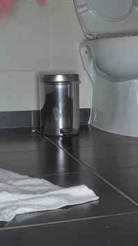 Brudne sikanie w twarz mężulek, lubi to
