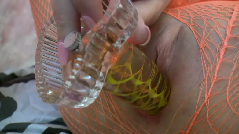 Self Love Top Solo Girls: Glass Dildo Solo em um body de arrastão laranja - peituda...