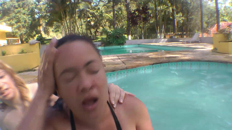 FetishKing: Kucyki dziewczyny upokorzenie w basenie - Bądź moim kucykiem i nosić...