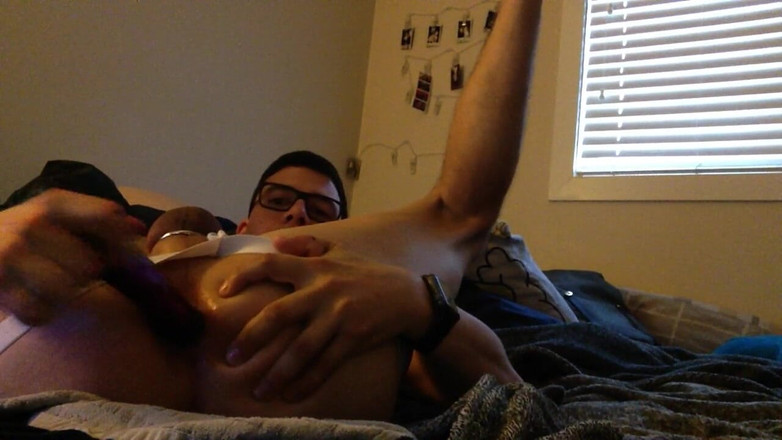 RiceQueenTopBoy: Esticando meu buraco com um vibrador