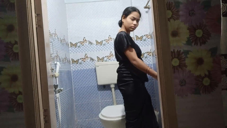 Telugu Couple: Індійська гаряча дружина трахається під час прийняття душу у ванній кімнаті