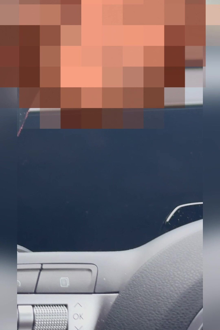 Kadu: Демонструю свій величезний член для водія на жаль