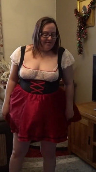 Mozo jugando con grandes tetas