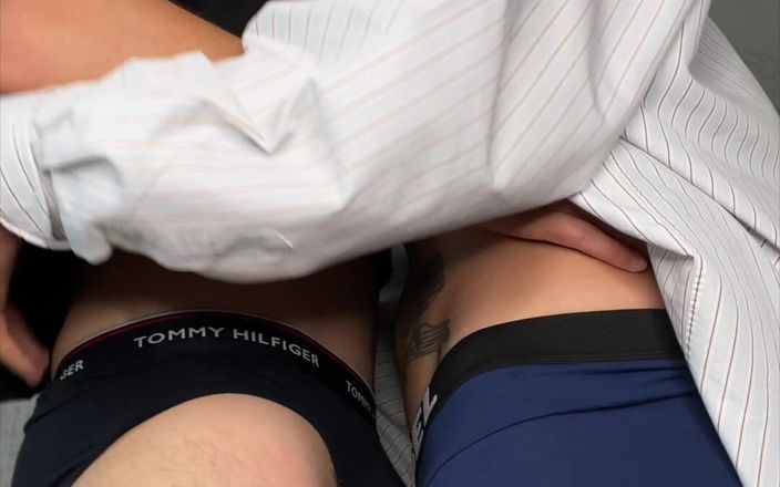 Harry_Jen: Harry_jen | 두 명의 게이 남자가 재미있고 남자 우유를 마신다
